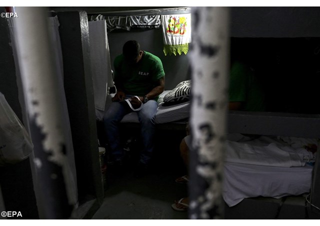 Detento em prisão no Brasil - EPA