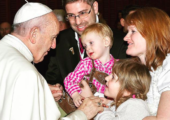 Rezar pelas famílias é a intenção de oração do Papa Francisco para agosto
