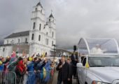Papa Francisco na Letônia: “Chamados a ‘tocar’ o sofrimento dos outros”