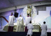 Oração do Papa Francisco para confiar os jovens do mundo a Maria