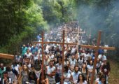 Via-Sacra Jovem reúne 7 mil pessoas em Juiz de Fora/MG