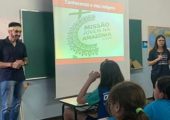 Jovem missionário partilha com crianças a experiência na Amazônia