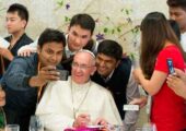 Papa Francisco: Diálogo entre jovens e idosos é caminho para uma paz duradoura