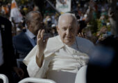 “Jesus caminha conosco sem descansar”: Via-Sacra reuniu jovens para rezar com o Papa Francisco
